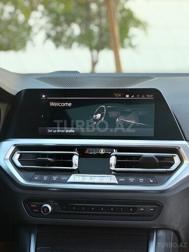 BMW 330e-10