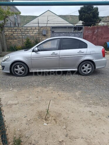 Hyundai Verna-4