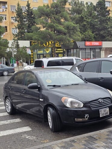 Hyundai Accent-4