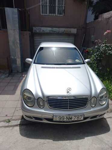 Mercedes E 200-1