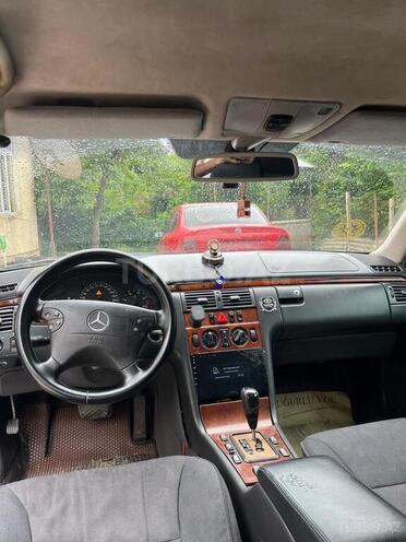 Mercedes E 200-5