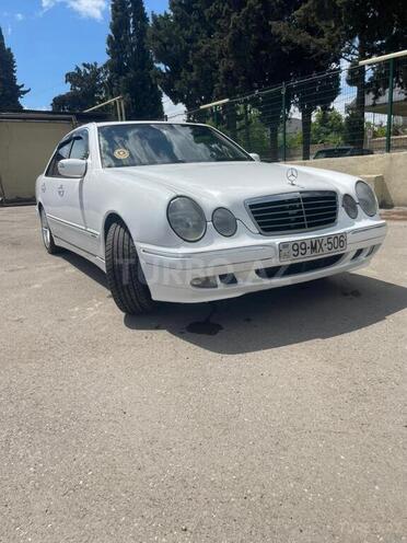Mercedes E 200-1