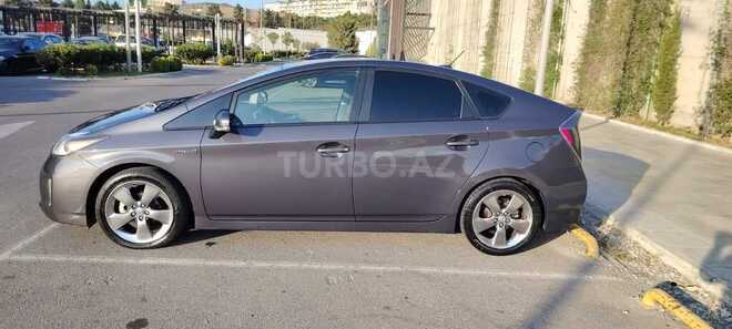 Toyota Prius-8