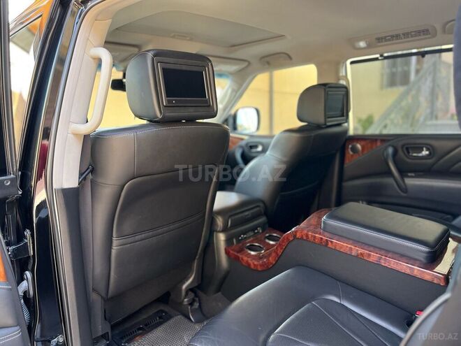 Infiniti QX80-12