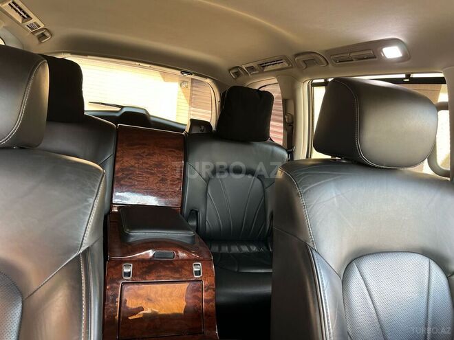 Infiniti QX80-8