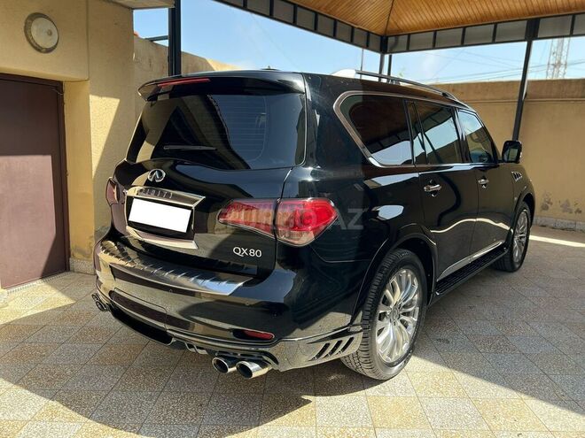 Infiniti QX80-3