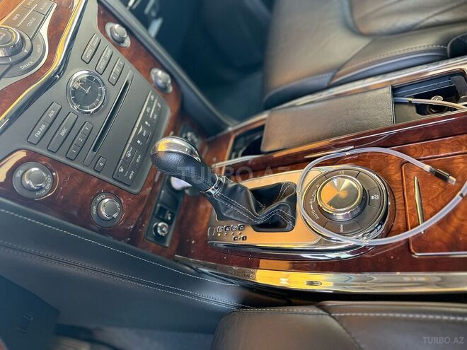 Infiniti QX80-17