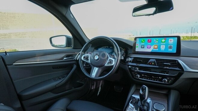 BMW 530e-13