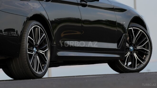 BMW 530e-6