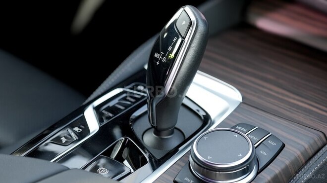 BMW 530e-15