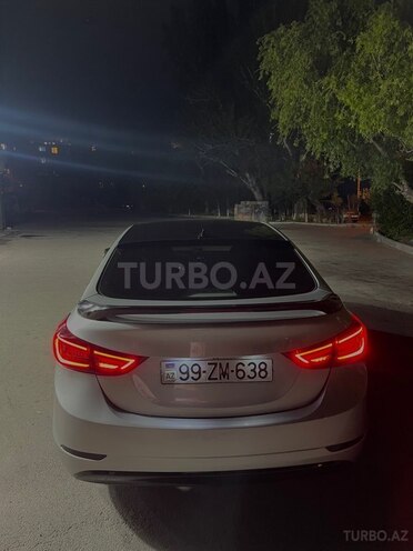 Hyundai Elantra-5