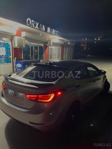 Hyundai Elantra-6