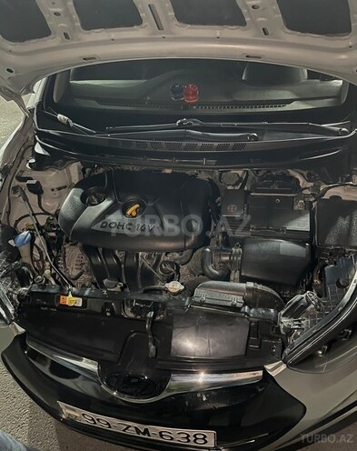 Hyundai Elantra-8