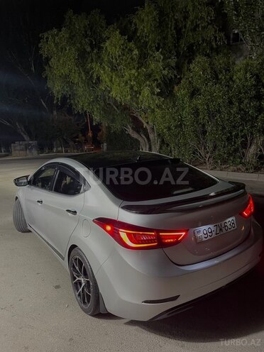 Hyundai Elantra-4