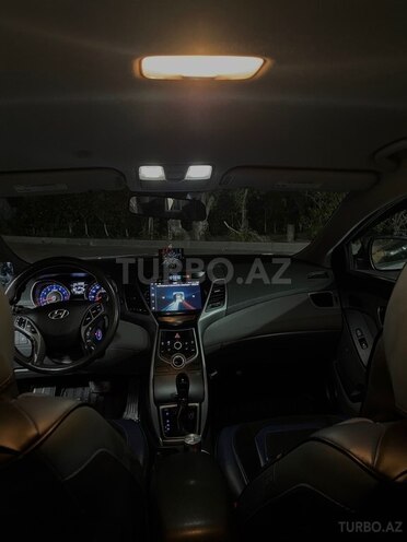 Hyundai Elantra-10