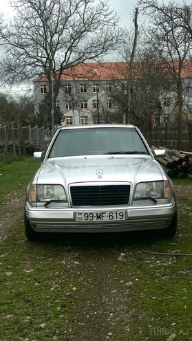 Mercedes E 220-1