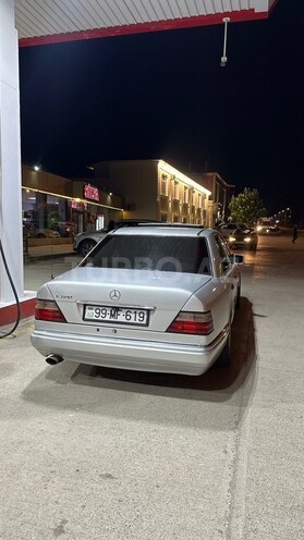 Mercedes E 220-3