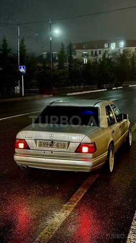Mercedes E 220-2