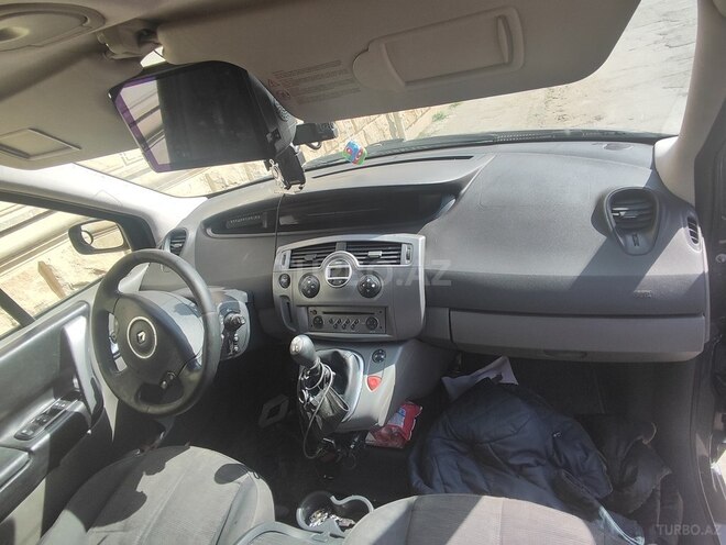 Renault Grand Scenic-4