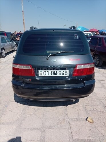 Kia Carens-2
