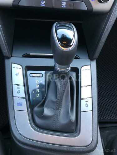 Hyundai Avante-9