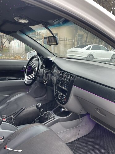 Daewoo Gentra-13