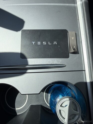 Tesla Model 3-15