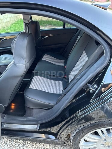 Mercedes E 220-11