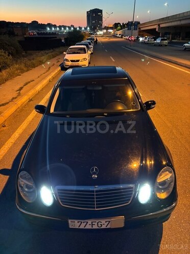 Mercedes E 220-21