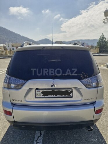 Mitsubishi Outlander-2