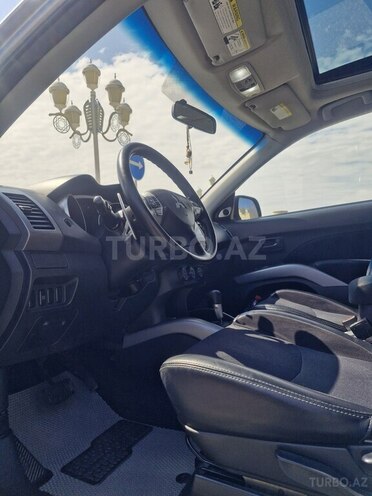 Mitsubishi Outlander-5