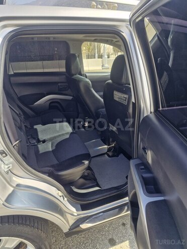 Mitsubishi Outlander-12