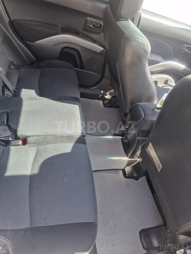 Mitsubishi Outlander-16