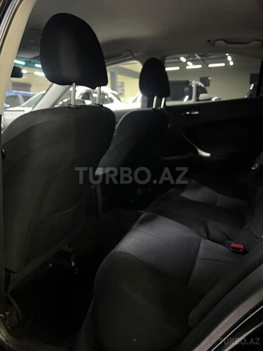 Lexus IS 220d-11