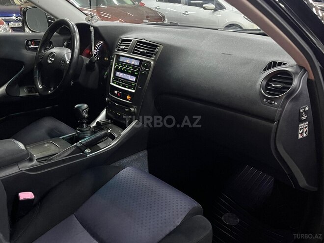 Lexus IS 220d-9