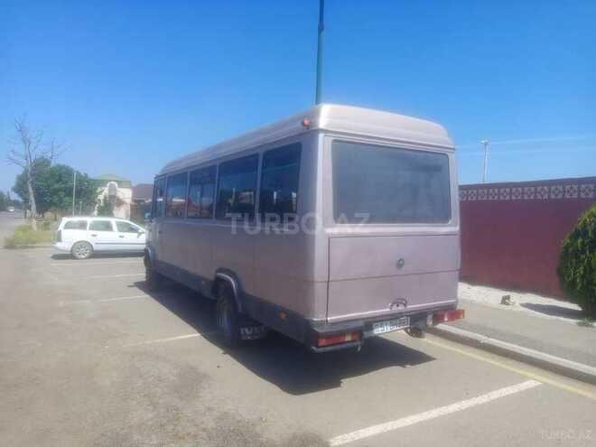 Mercedes 609 D-6