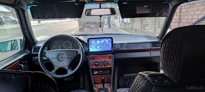 Mercedes E 220-12