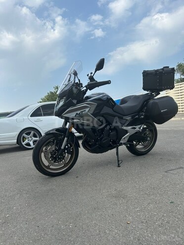CFMOTO 700 MT-4