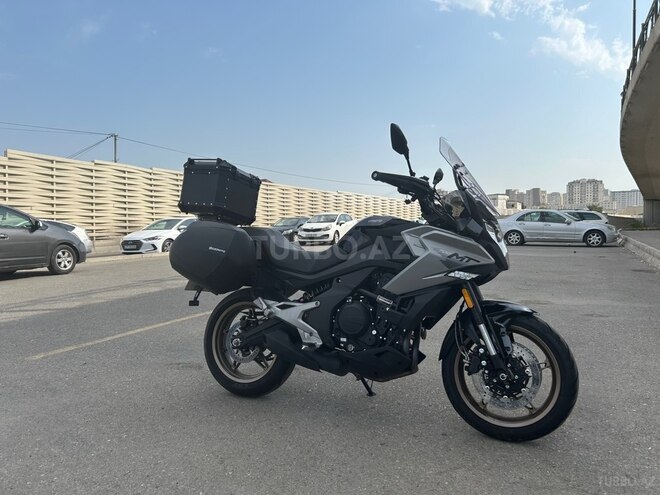 CFMOTO 700 MT-3