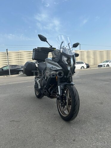 CFMOTO 700 MT-1