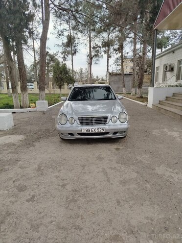 Mercedes E 220-1