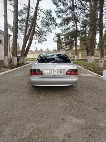 Mercedes E 220-2
