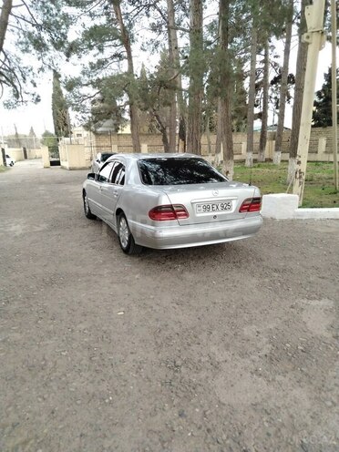 Mercedes E 220-3