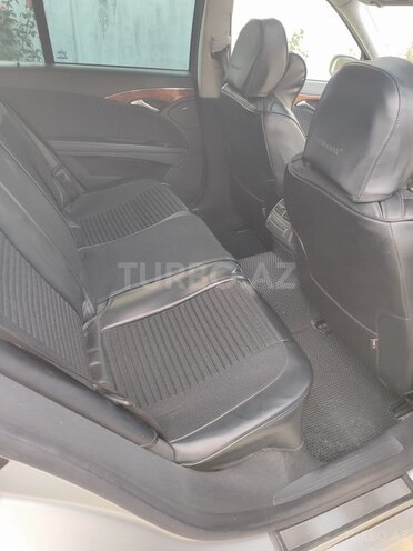 Mercedes E 200-10