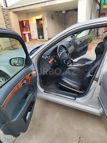 Mercedes E 200-11
