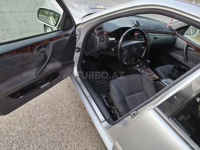 Mercedes E 220-5