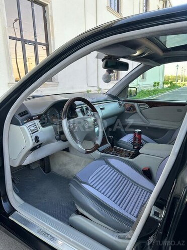 Mercedes E 320-13