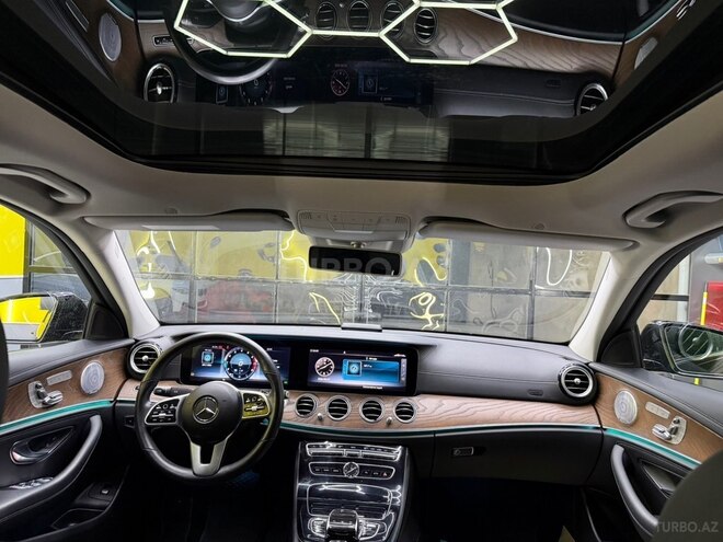 Mercedes E 300-21