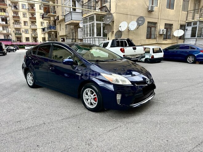 Toyota Prius-5