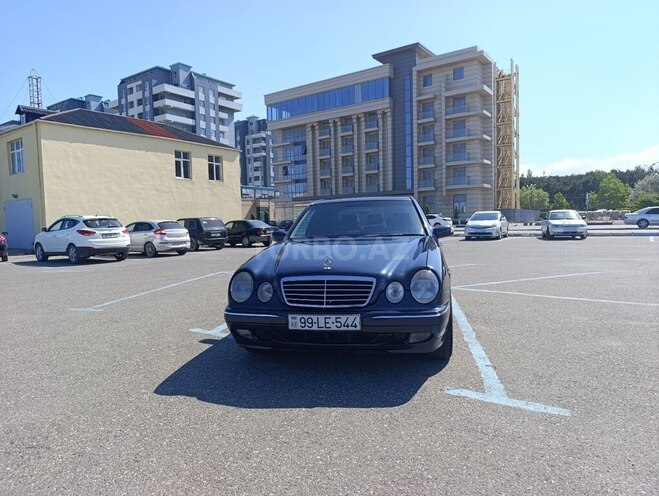 Mercedes E 320-1